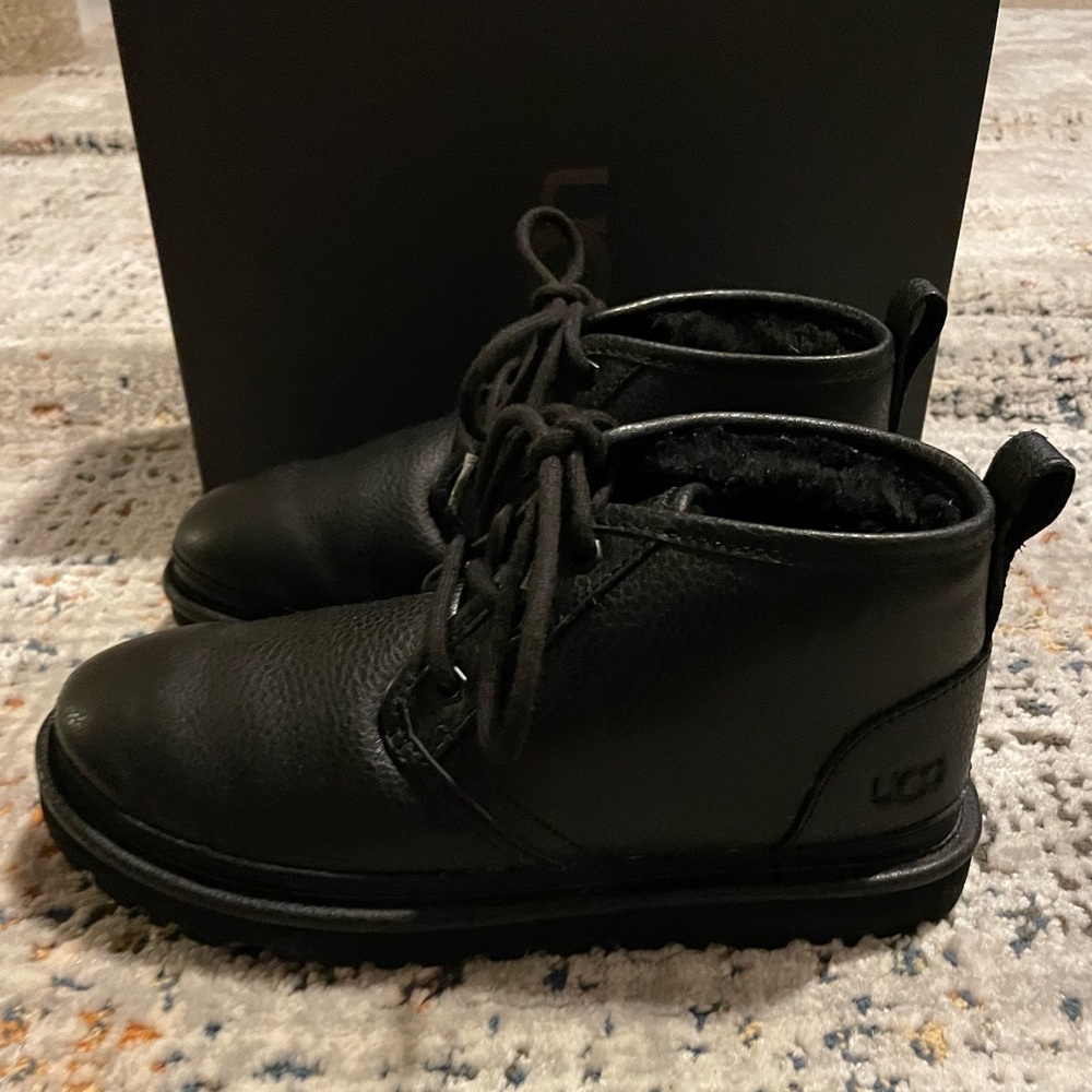 Women’s UGG Neumel size 7